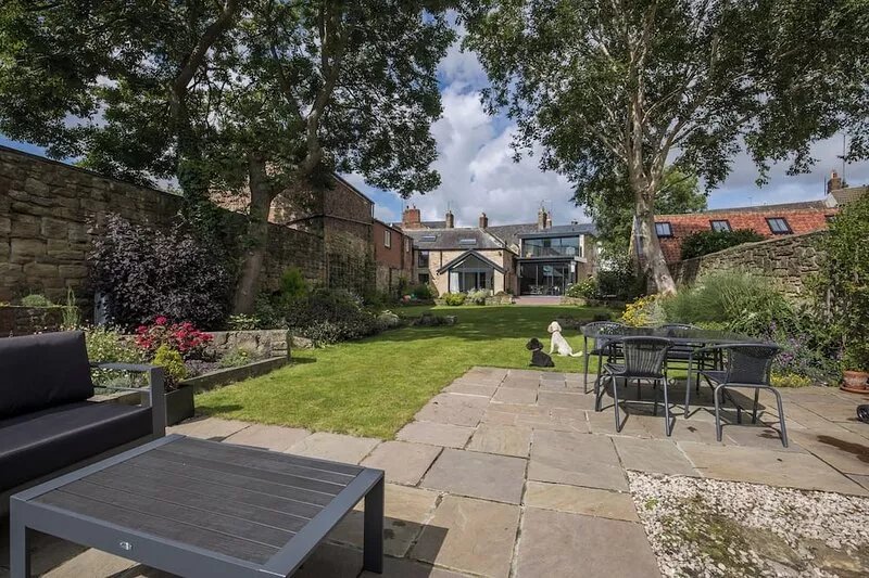 CROSS HOUSE APARTMENT Dog Friendly Barn Conversion in the Heart of Warkworth