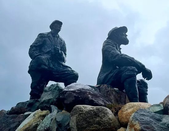 Collie and MacKenzie Statue