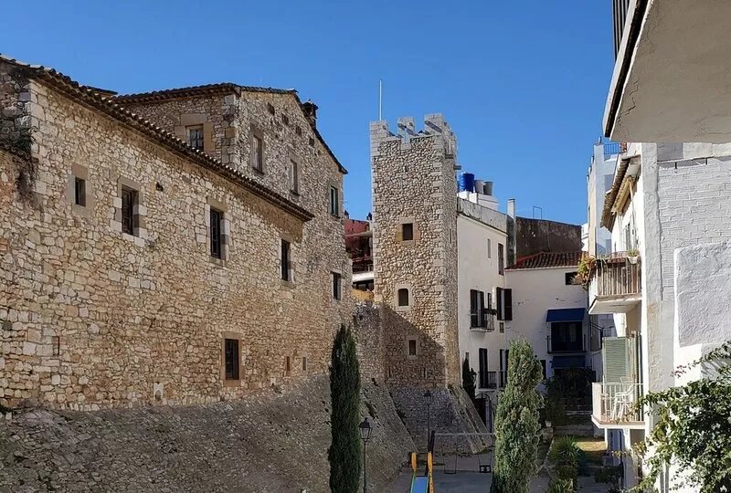 Unique, Designer owned apartment steps from the beach and the history of Sitges