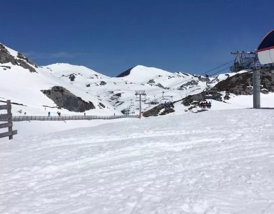 Escuela Espanola de Esqui y Snowboard Fuentes de Invierno