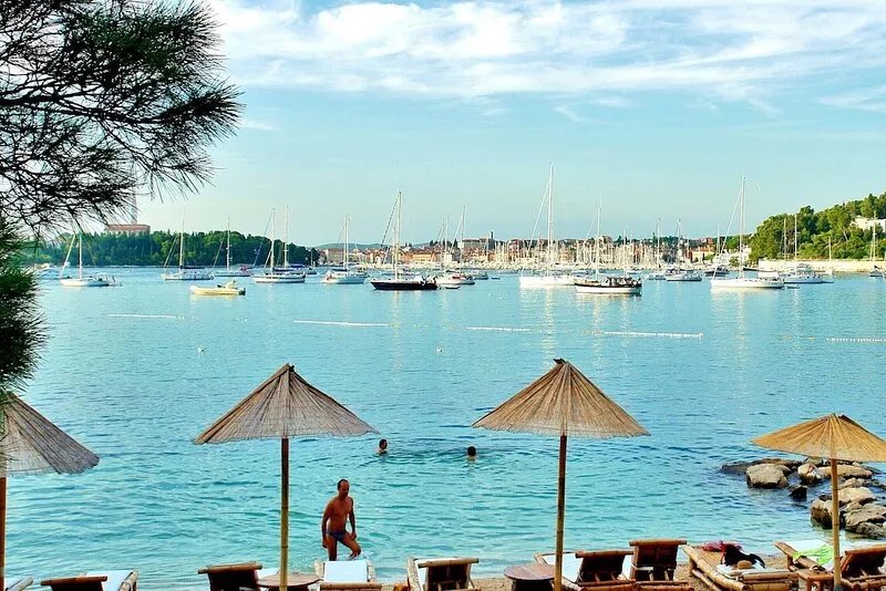 Cozy house for 2, private pool, Rovinj 5 mins, free wifi PC, free bikes