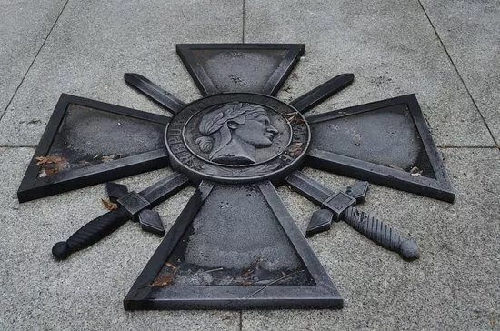 Memorial Sarcophagus of French Soldiers at Starokozielski Park