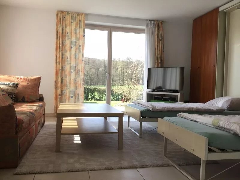 Modern, quiet apartment in the countryside - in 30 minutes by train to Messe