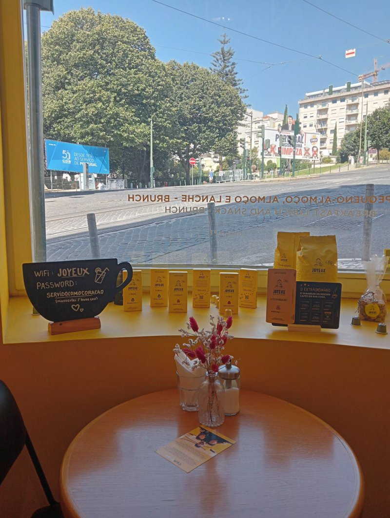 Cafe Joyeux Natura Towers