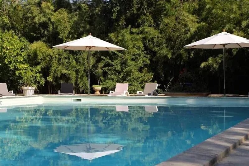 Mas Provençal with swimming pool 15' from Avignon