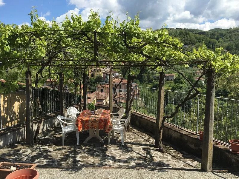 Classic Tuscan Home with Private Garden in the Old Walled City