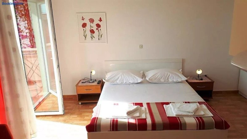 Makarska Studio Apartments In The City Center Taja