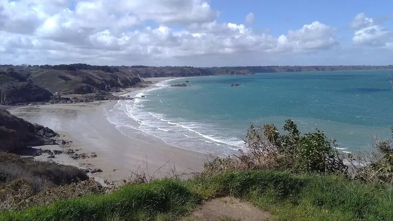 3-bedroom house, large 110m2 WIFI garden, two and a half miles from the beach.