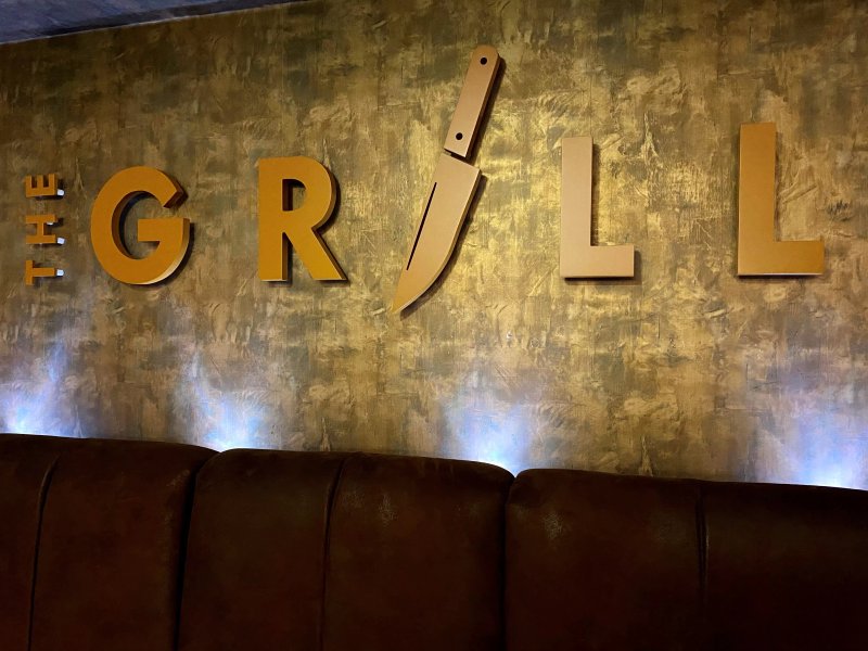 The Grill, Pure Bar and Lounge