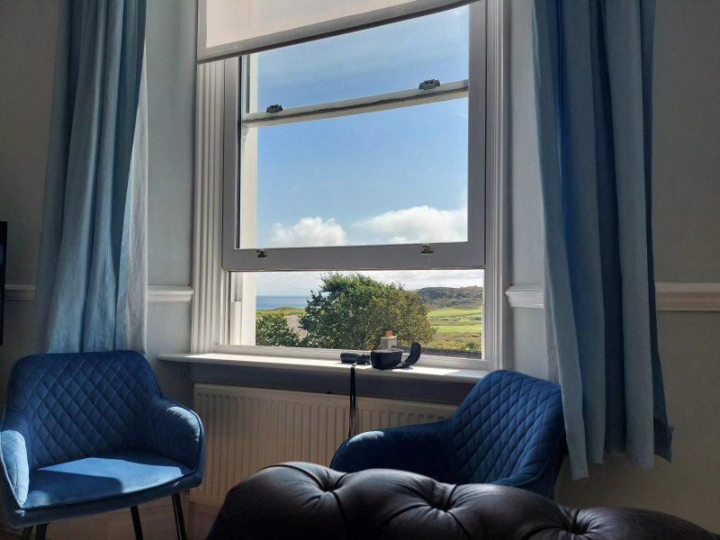 Penalun House - Beautiful Sea Views