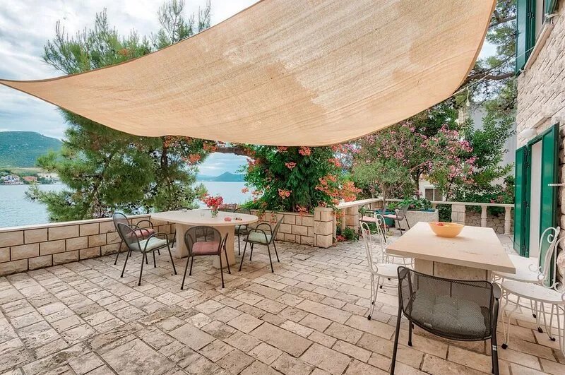 Villa located directly at the sea