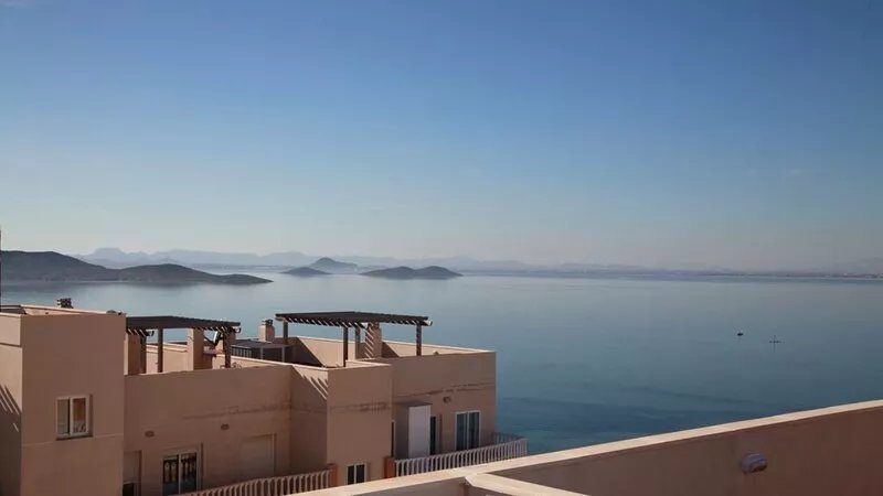 2 bedrooms on the top floor + 90m2 of private solarium