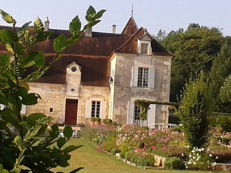 beautiful seventeenth chartreuse, all comfort, fenced pool, near Bergerac