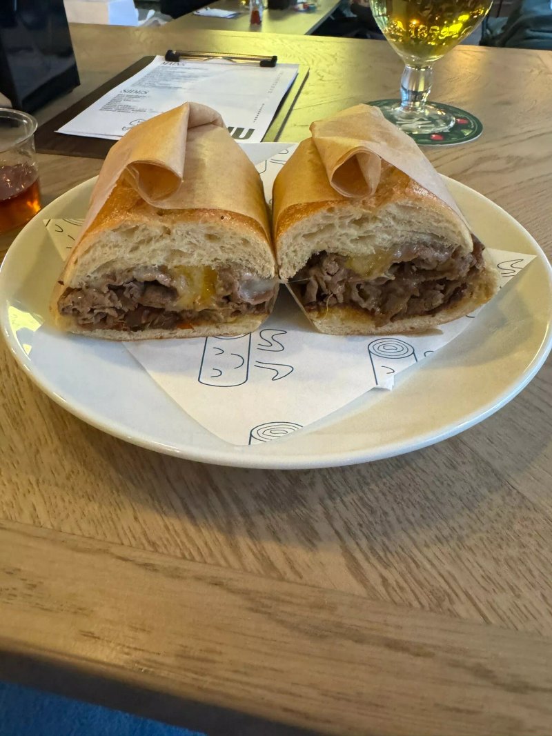Woodside Neighbourhood Bar & Eatery