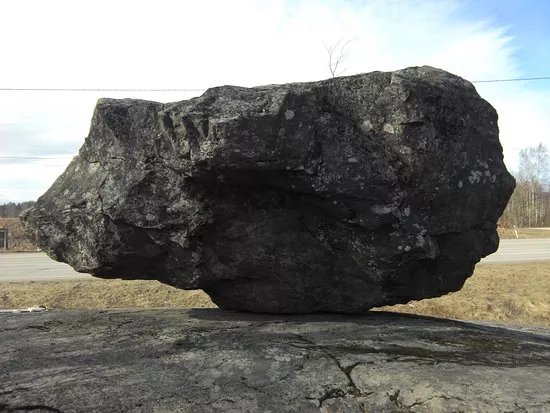 The Moving Stone ( Liikkuva kivi)