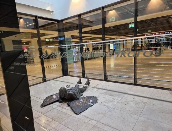 The Case Of Daedalus & Icaras Statue