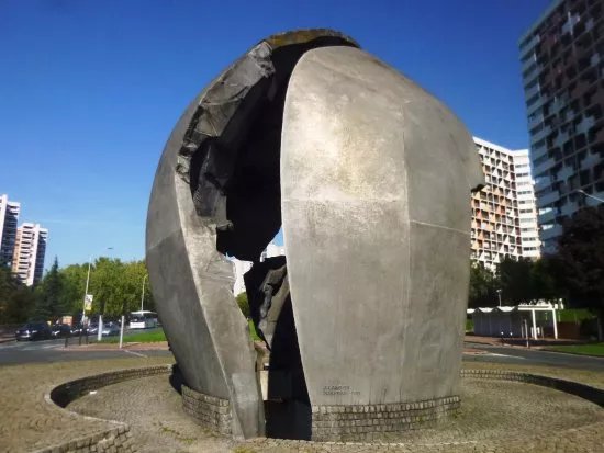 Monument en hommage a  la Resistance et a  la Deportation