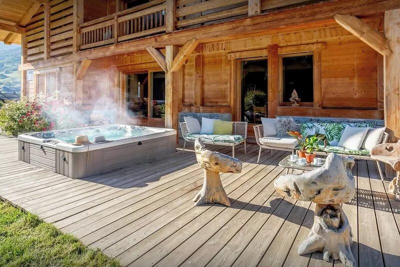 Chalet Ibusta - ski-in ski-out base for 10, sauna & hot tub - OVO Network