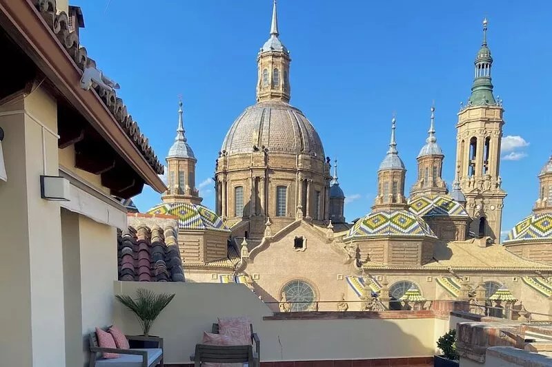 Loft-style penthouse, with unbeatable views of the Plaza del Pilar.