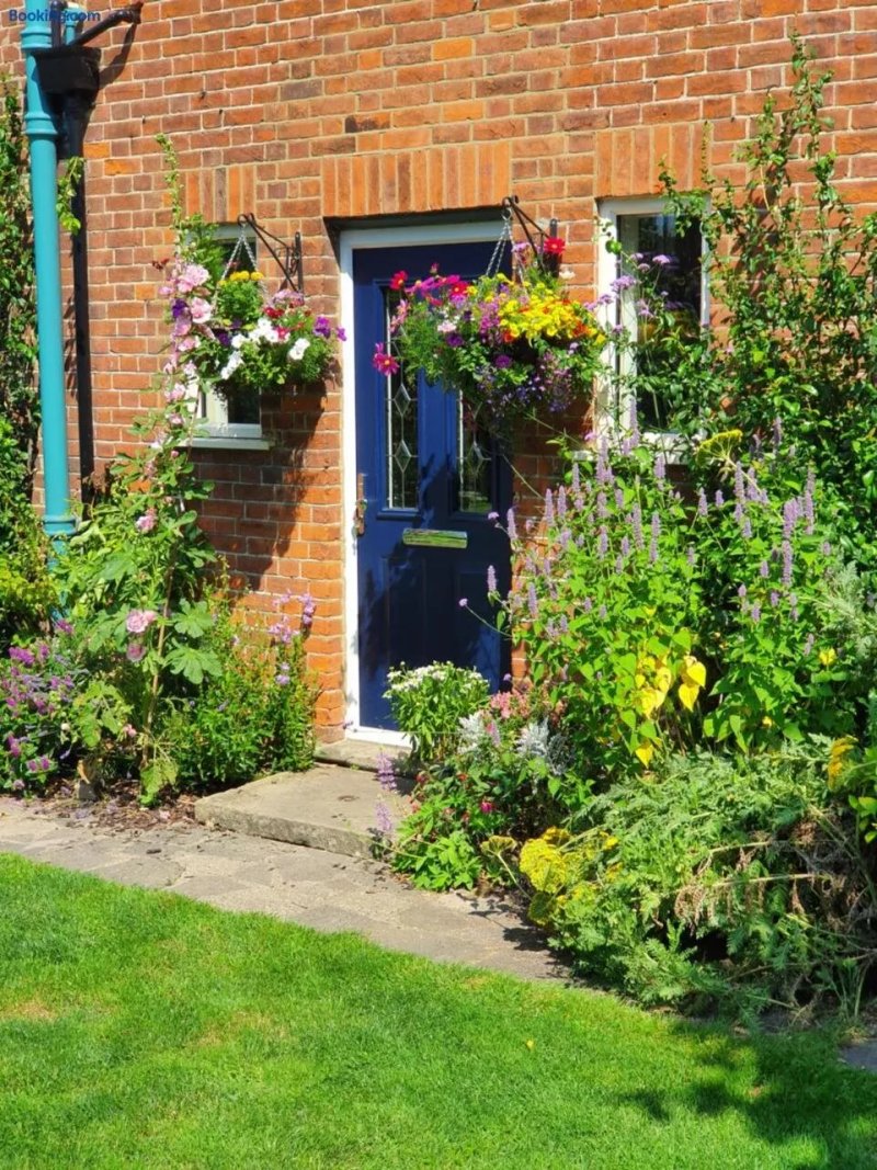 The Lodge Stanwell, Heathrow