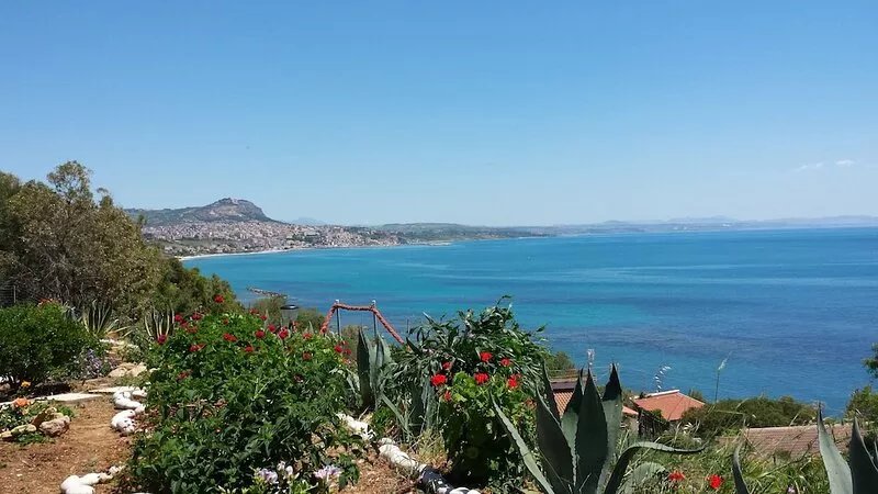 VILLAVENEZIA 2 apartment villa with garden by the sea Capo San Marco Sciacca