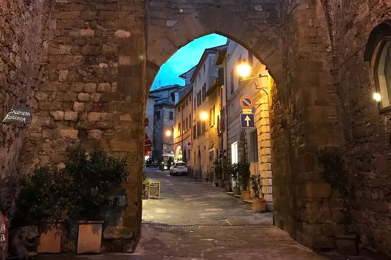 Restored Tuscan farmhouse near Montepulciano