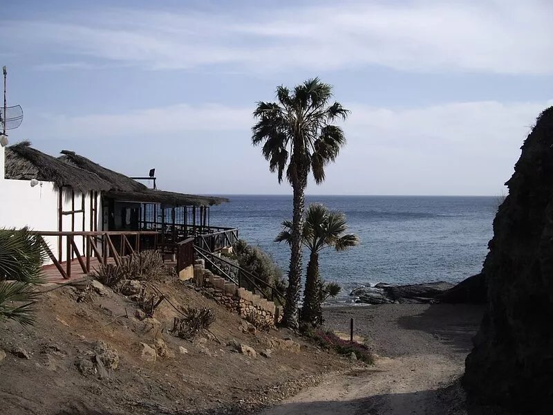 Free unlimited WiFi-Air Conditioned-BBQ-Rooftop Solarium-2 Bed 2 Bath Villa