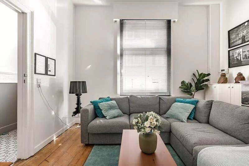 Urban Comfort: Central 2-BR Townhouse for 6