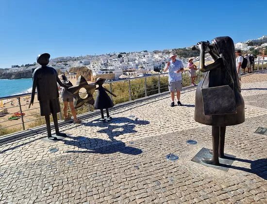 Miradoura Do Pau Da Bandeira Statue's