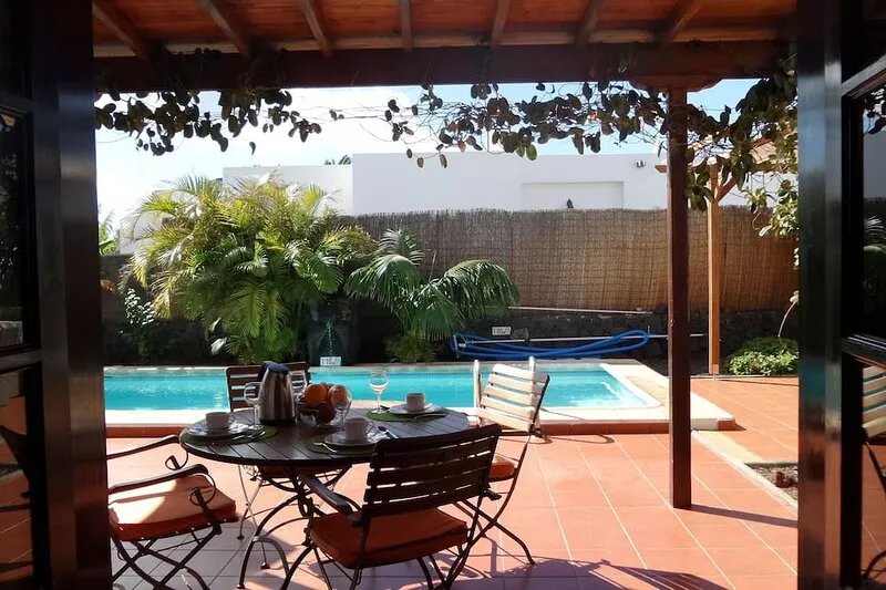 Beautiful villa: private solar heated pool game room and roof terrace - 8 people