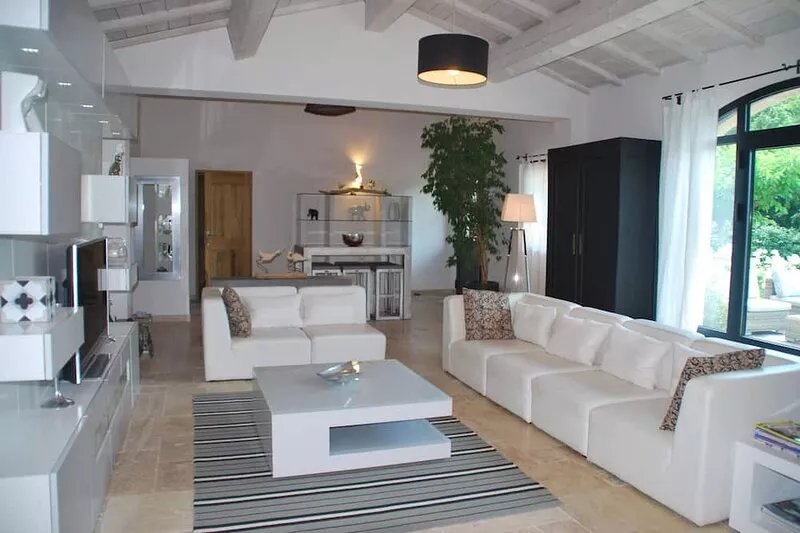 Holiday rental with pool MAUSSANE LS1-226