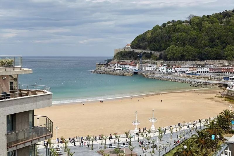 Playa de La Concha 7 by FeelFree Rentals