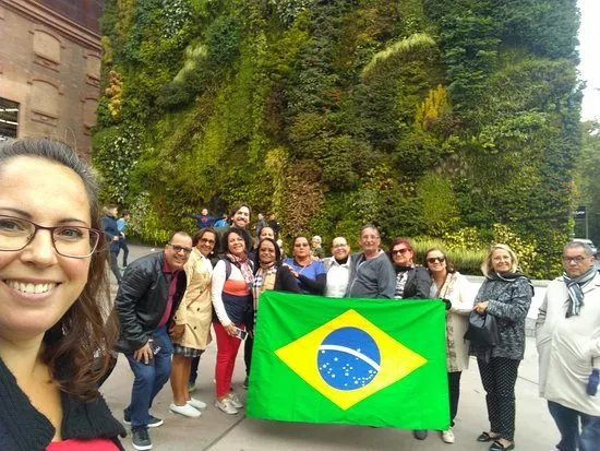 Mel a Mil Pelo Mundo
