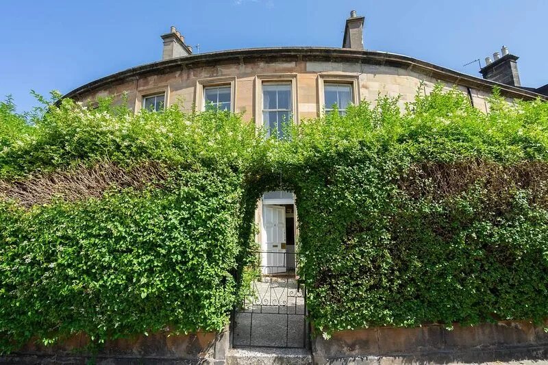 FAMILY & GROUP FRIENDLY - a great location and spacious!
