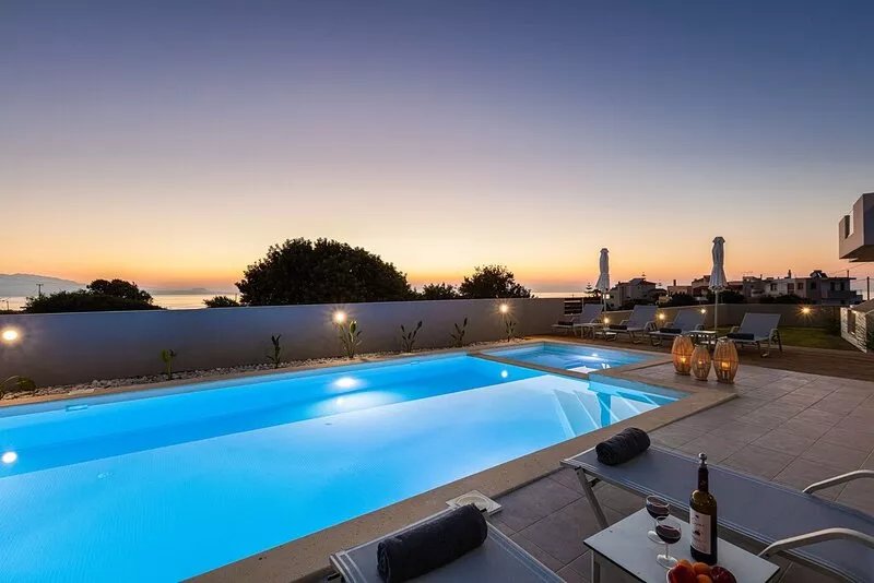 Evilio Suites, Inspired Family Retreat, 800 meters to the beach, Ping Pong table