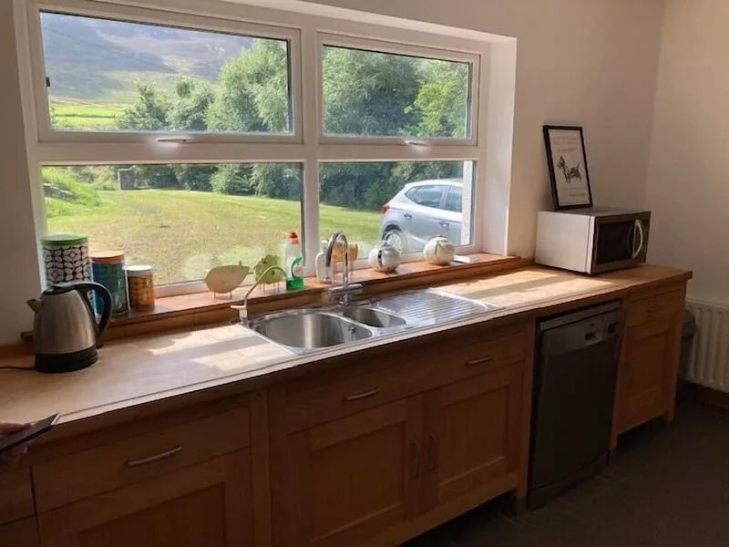 M026 Teach Ban-sleeps 8