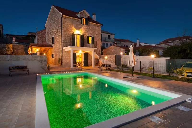 VILLA NIKOLA 100 YEAR OLD STONE RENOVATED VILLA WITH  HEATED POOL