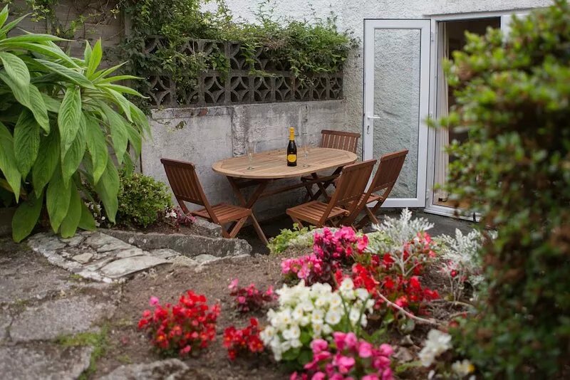 Spacious Home In Cornwall, Sea Views, Off-street Parking, Sleeps 10, with Annexe