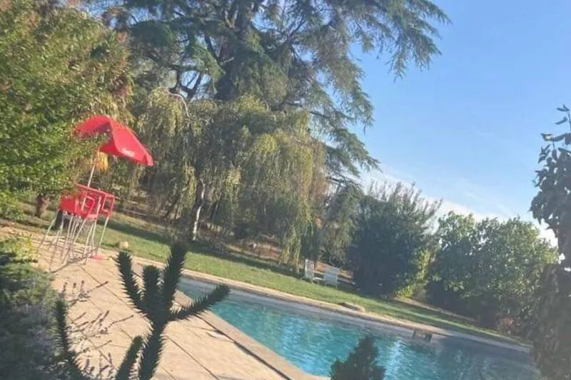 Cosy gîte in a privileged, peaceful setting with swimming pool