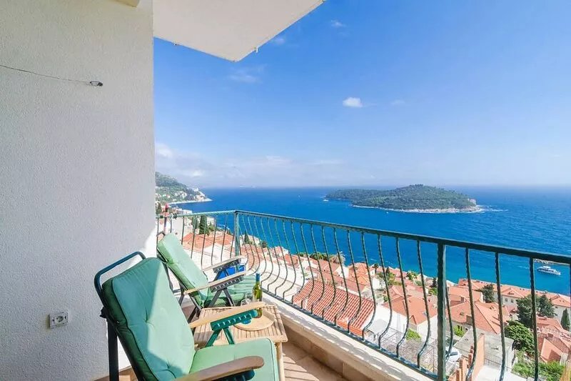 Attractive modern furnished apartment Media glorious panoramic view