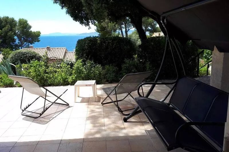 Provencal villa with sea view in private domain near beaches in Boulouris