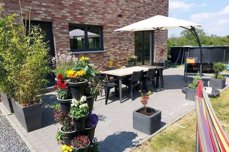 Modern holiday home in Noiseux with fenced garden