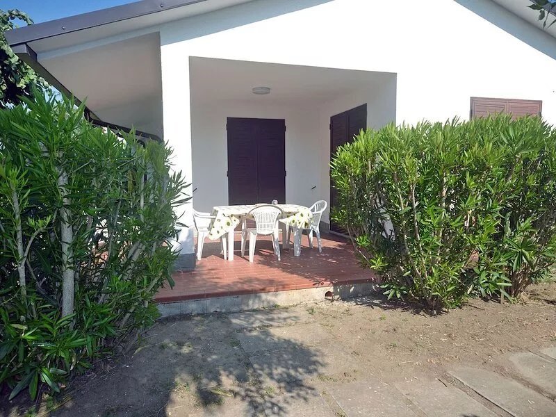 Ground floor villa with large garden in a quiet area