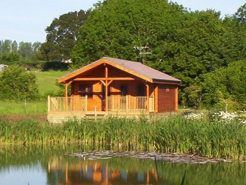 Kingfisher Lakeside Lodge