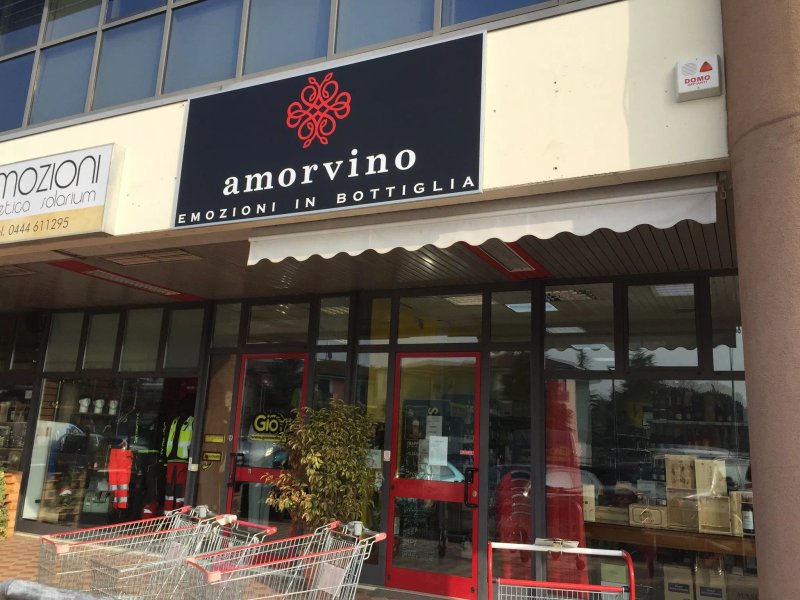 Amorvino wine shop at Camisano Vicentino
