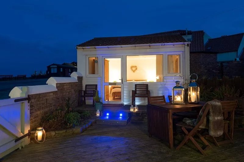 EAST ROW LODGE, family friendly, with open fire in Sandsend