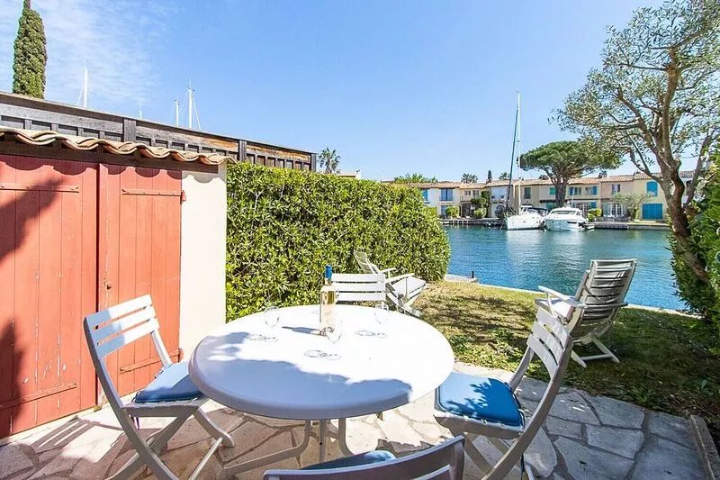 2 bedroom house in Port Grimaud - canal view, 15m-mooring, WIFI