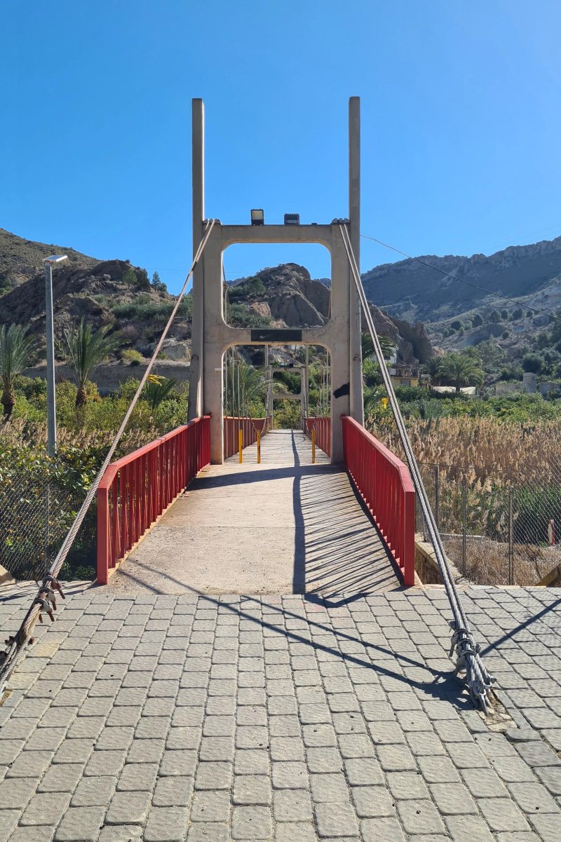 Puente Colgante De Ojos