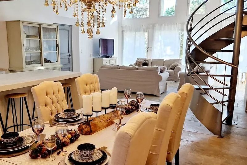 Modern farmhouse in Uzés, heated swimming pool, sauna jacuzzi and gym