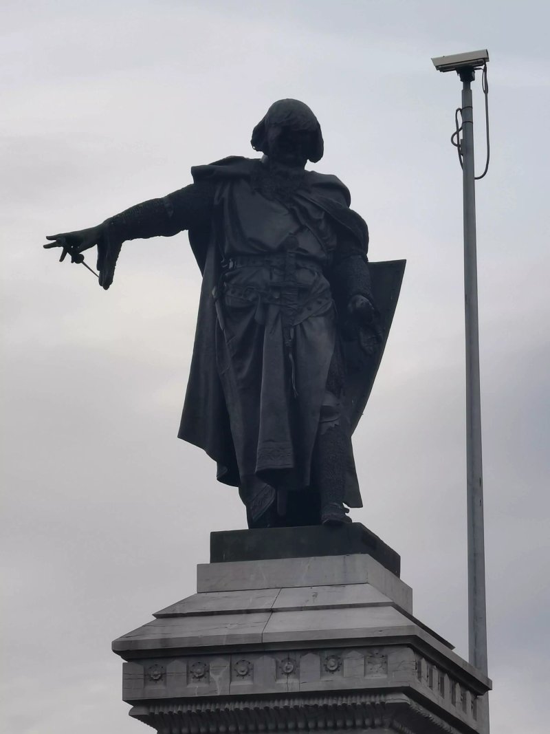 Estatua De Guzman El Bueno.